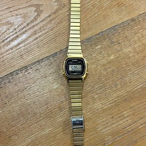 Casio Women’s Vintage LA670WGA-1DF Daily Alarm Digital Gold-Tone Watch